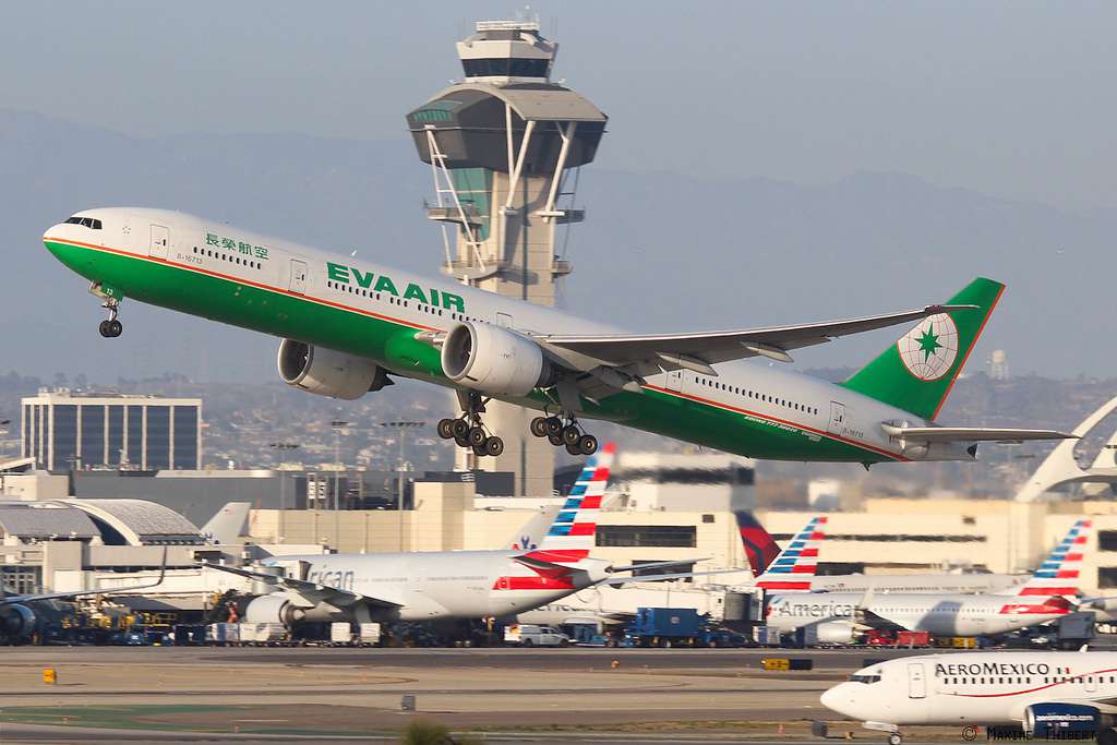 dat-ve-may-bay-di-los-angeles-hang-nao-re-nhat-17-183.jpg