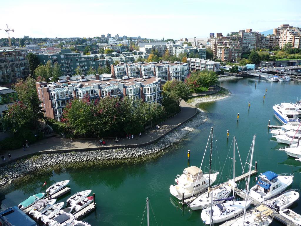 mua-ve-may-bay-di-vancouver-khuyen-mai-1-460.jpg