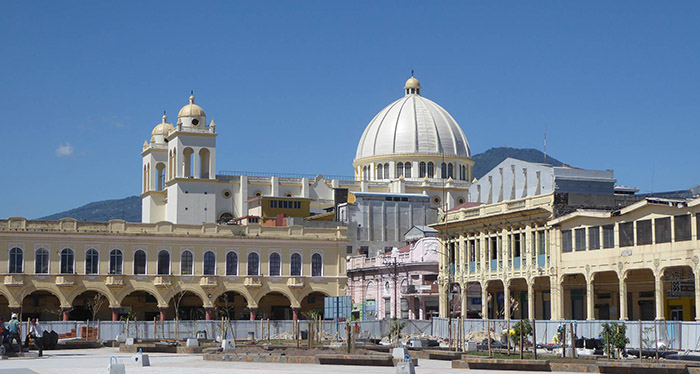 ve-may-bay-di-san-salvador-gia-re-1-514.jpg