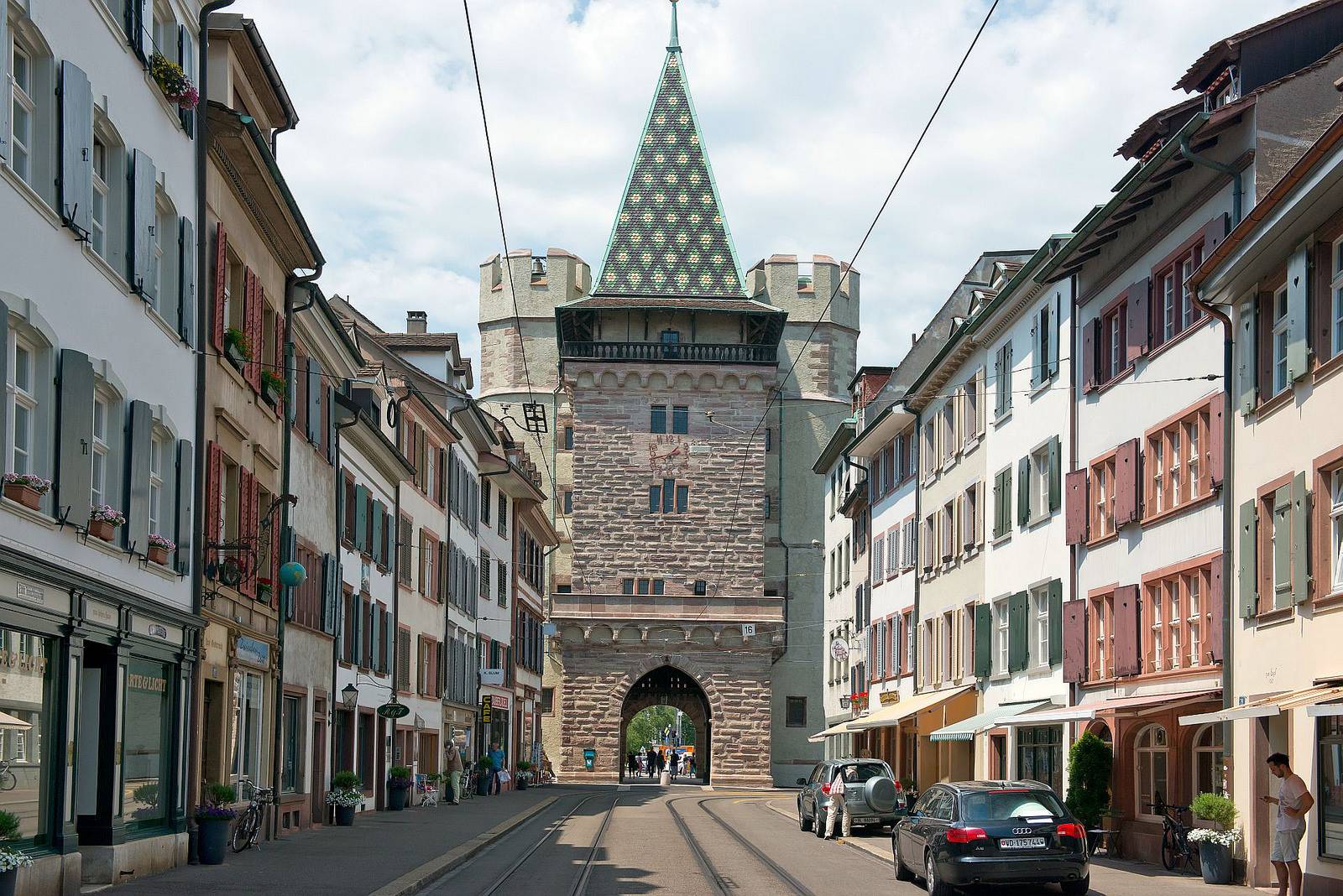 ve-may-bay-di-basel-gia-re-1-688.jpg