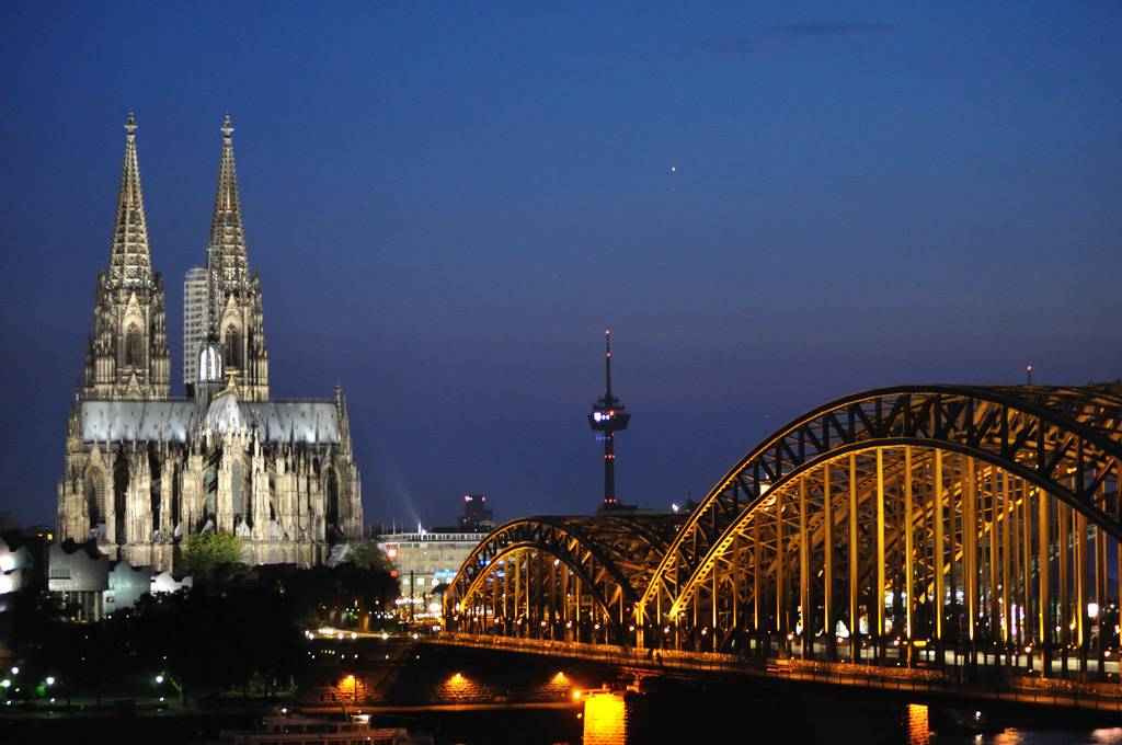 Vé máy bay EVA Air giá rẻ đi Cologne – Đức