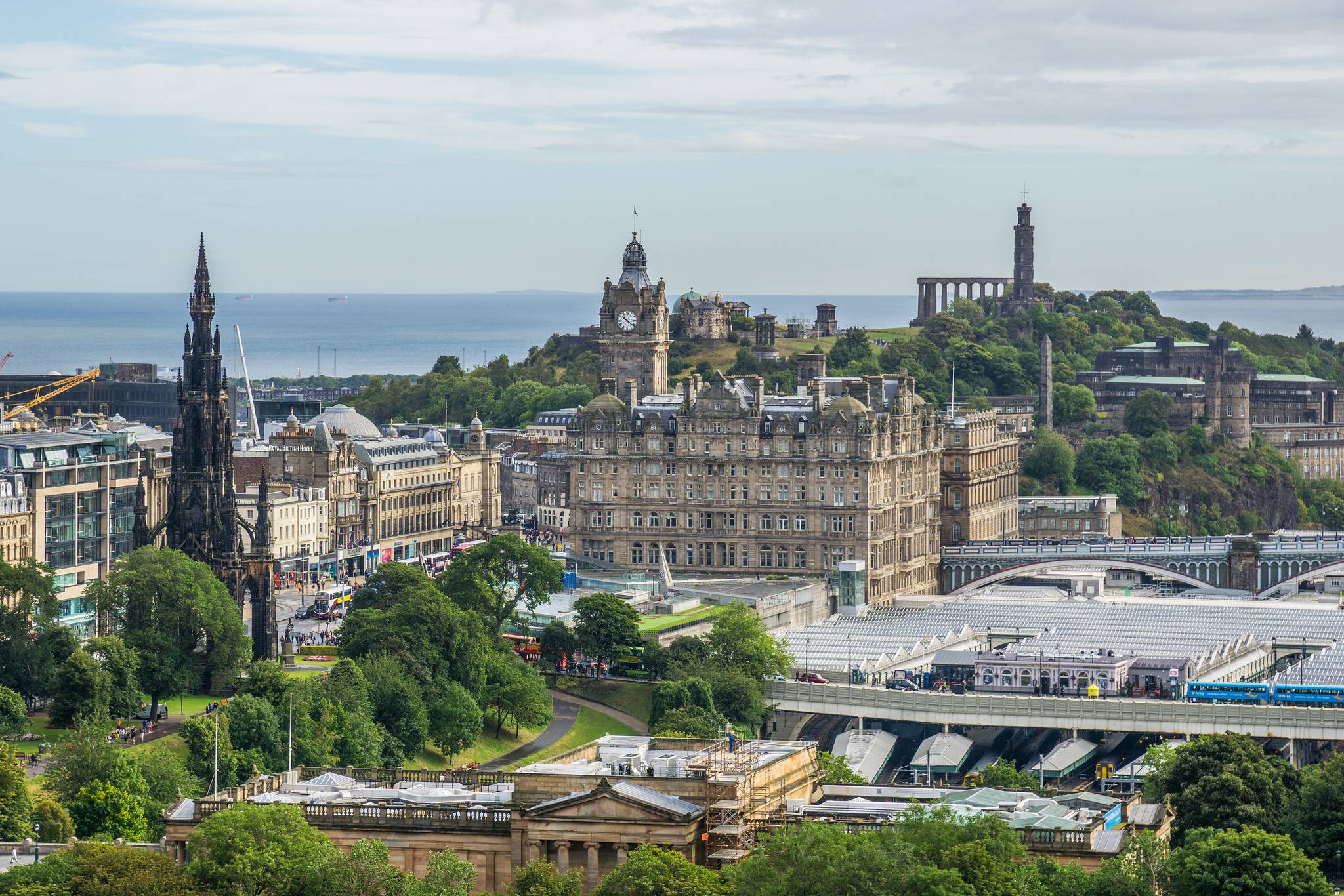 Vé máy bay EVA Air giá rẻ đi Edinburgh – Anh