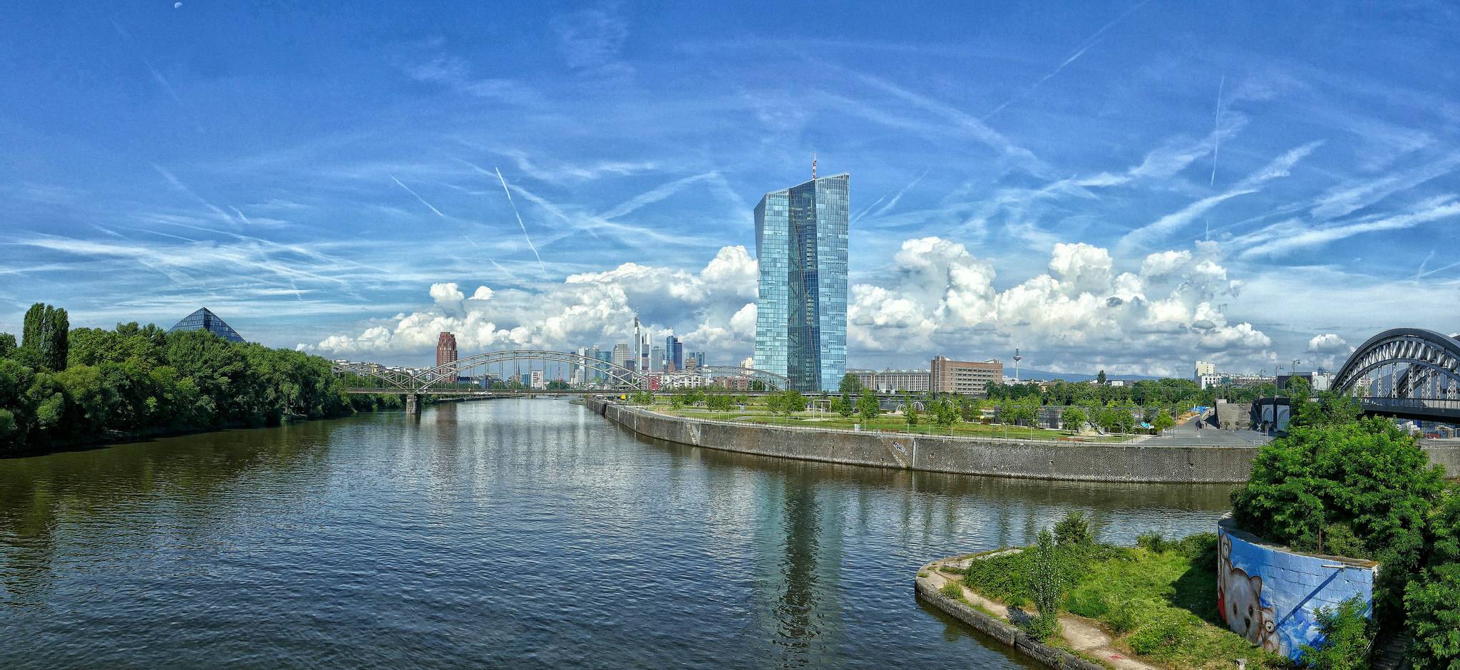 Vé máy bay EVA Air giá rẻ đi Frankfurt – Đức