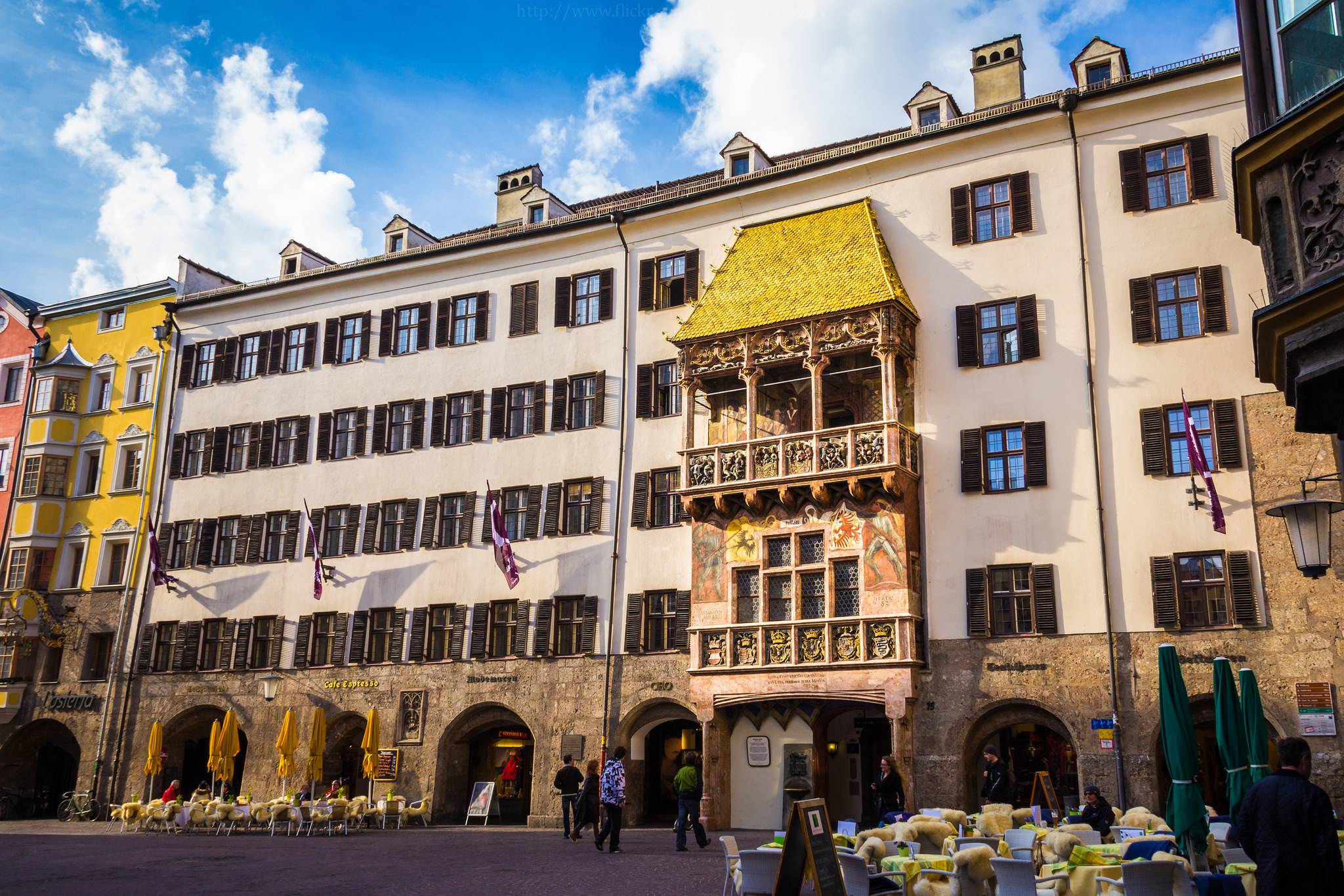 ve-may-bay-di-innsbruck-gia-re-2-621.jpg