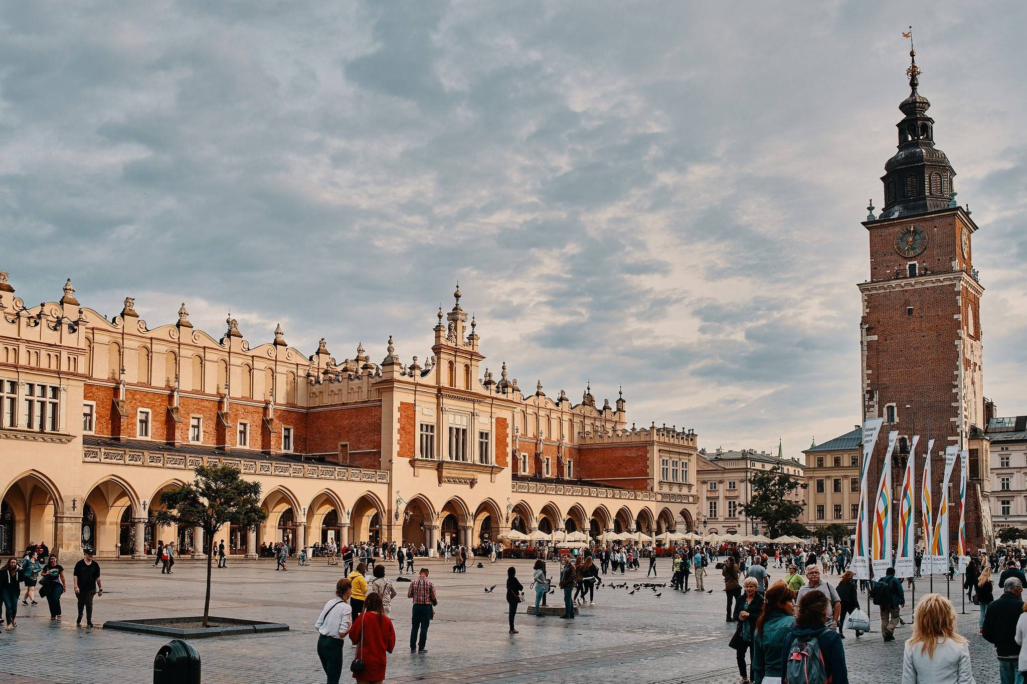 ve-may-bay-di-krakow-gia-re