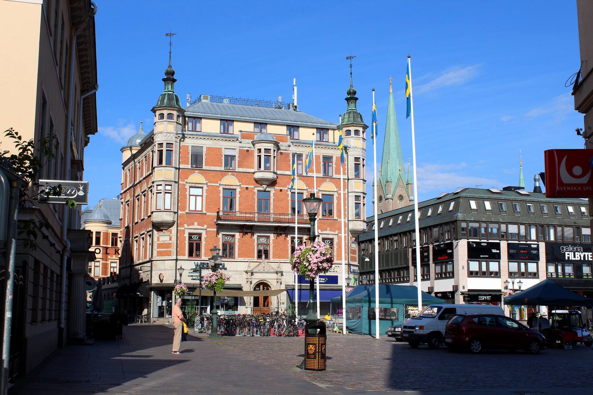 ve-may-bay-di-linkoping-gia-re-1-441.jpg