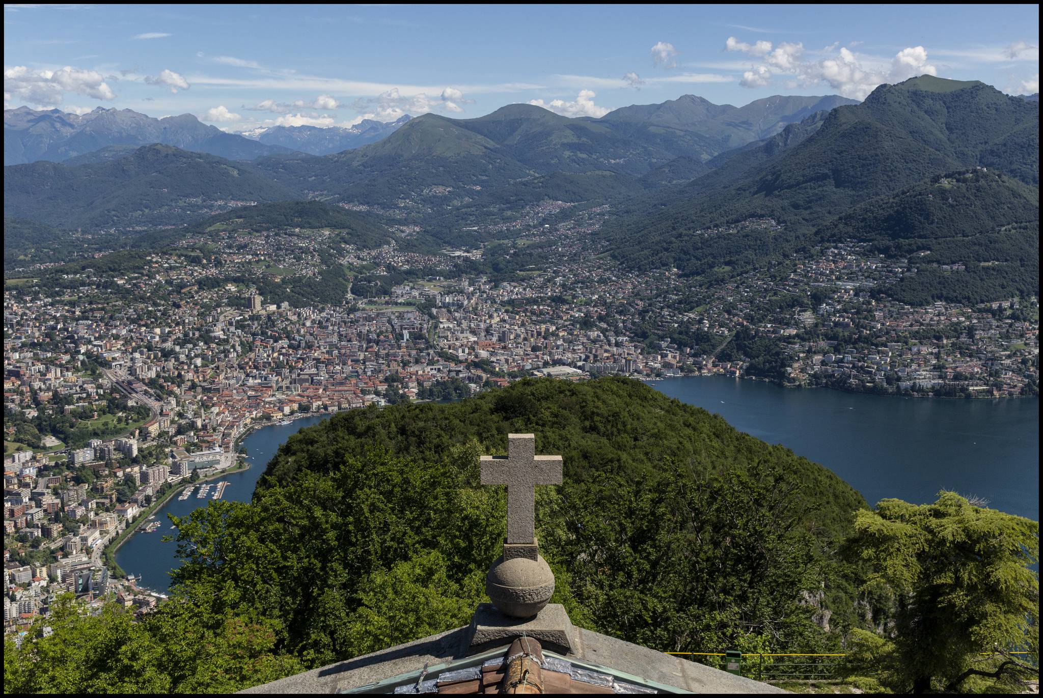 ve-may-bay-di-lugano-gia-re-1-869.jpg