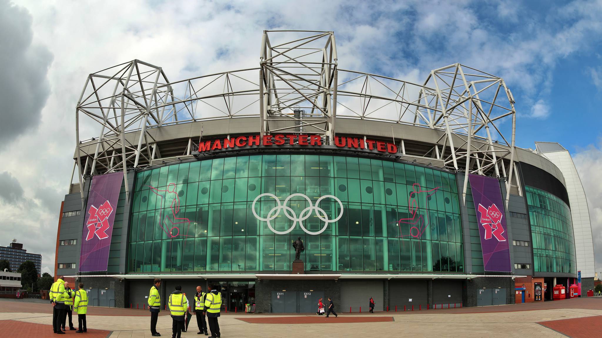 ve-may-bay-di-manchester-gia-re-1-372.jpg