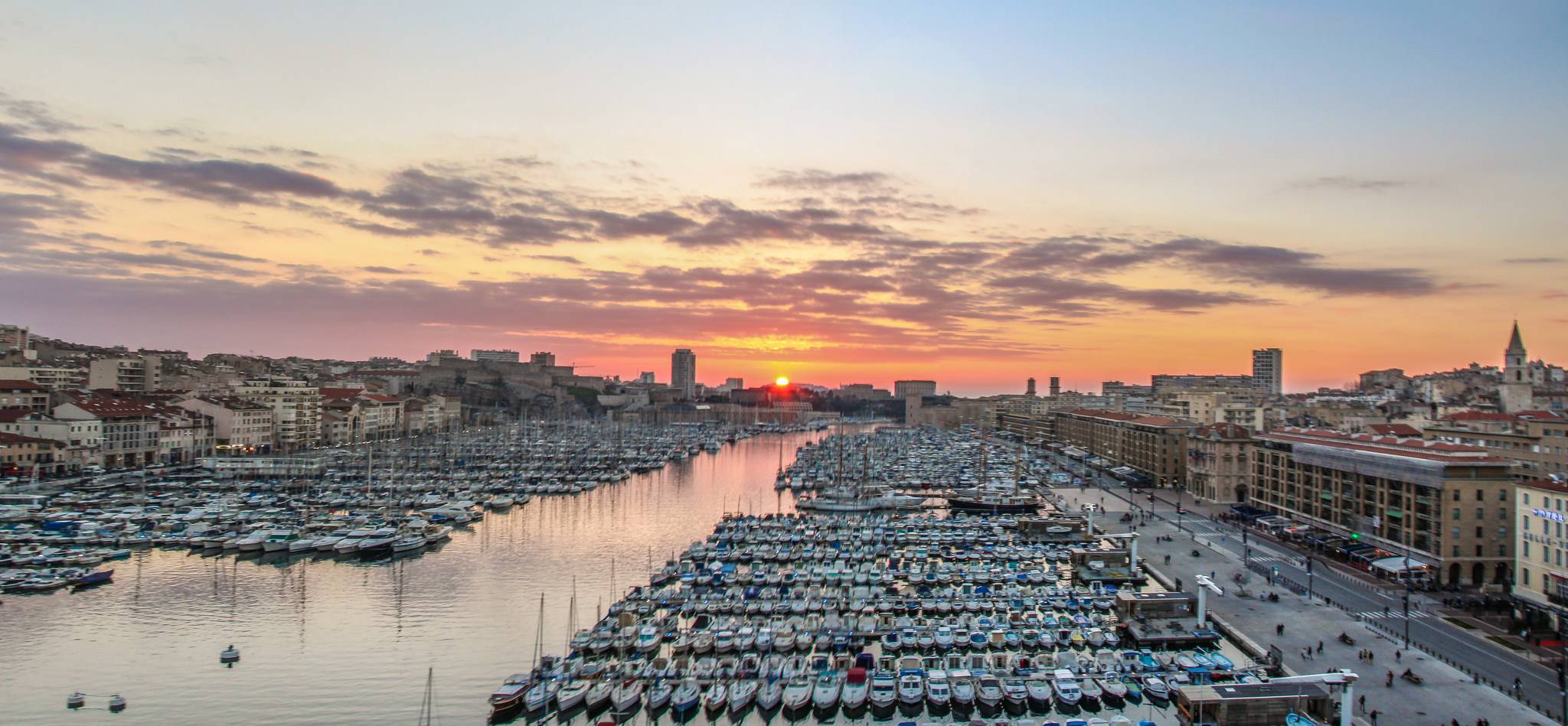 Vé máy bay EVA Air giá rẻ đi Marseille – Pháp