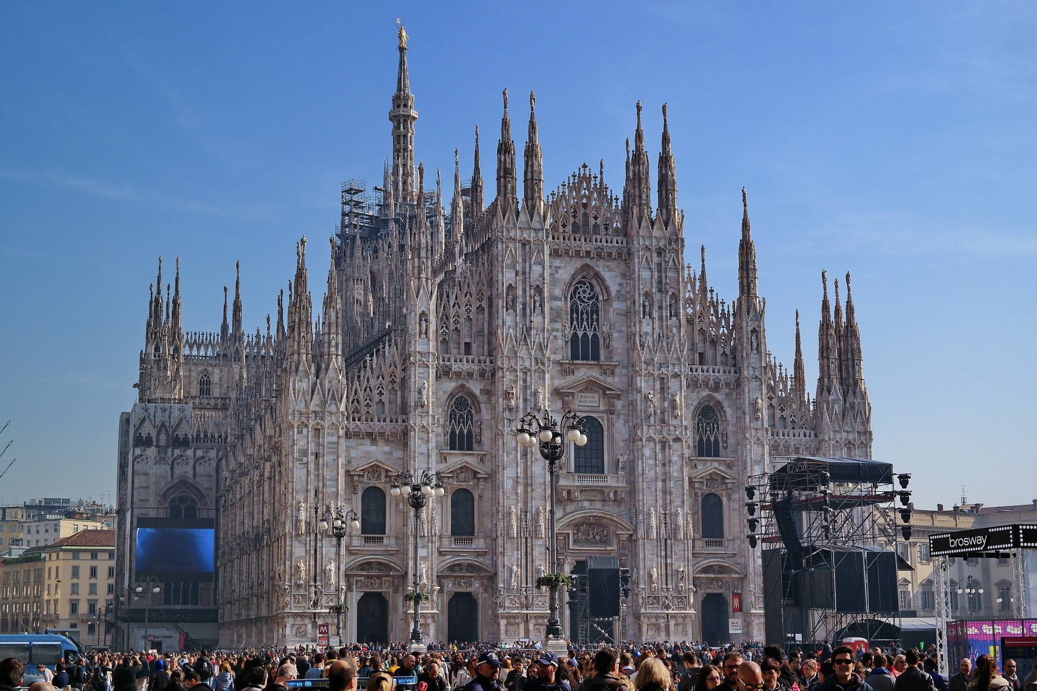Vé máy bay EVA Air giá rẻ đi Milano – Ý