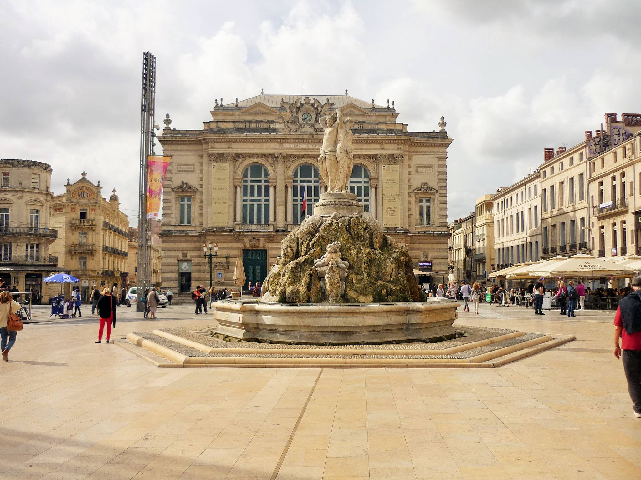 Vé máy bay EVA Air giá rẻ đi Montpellier – Pháp