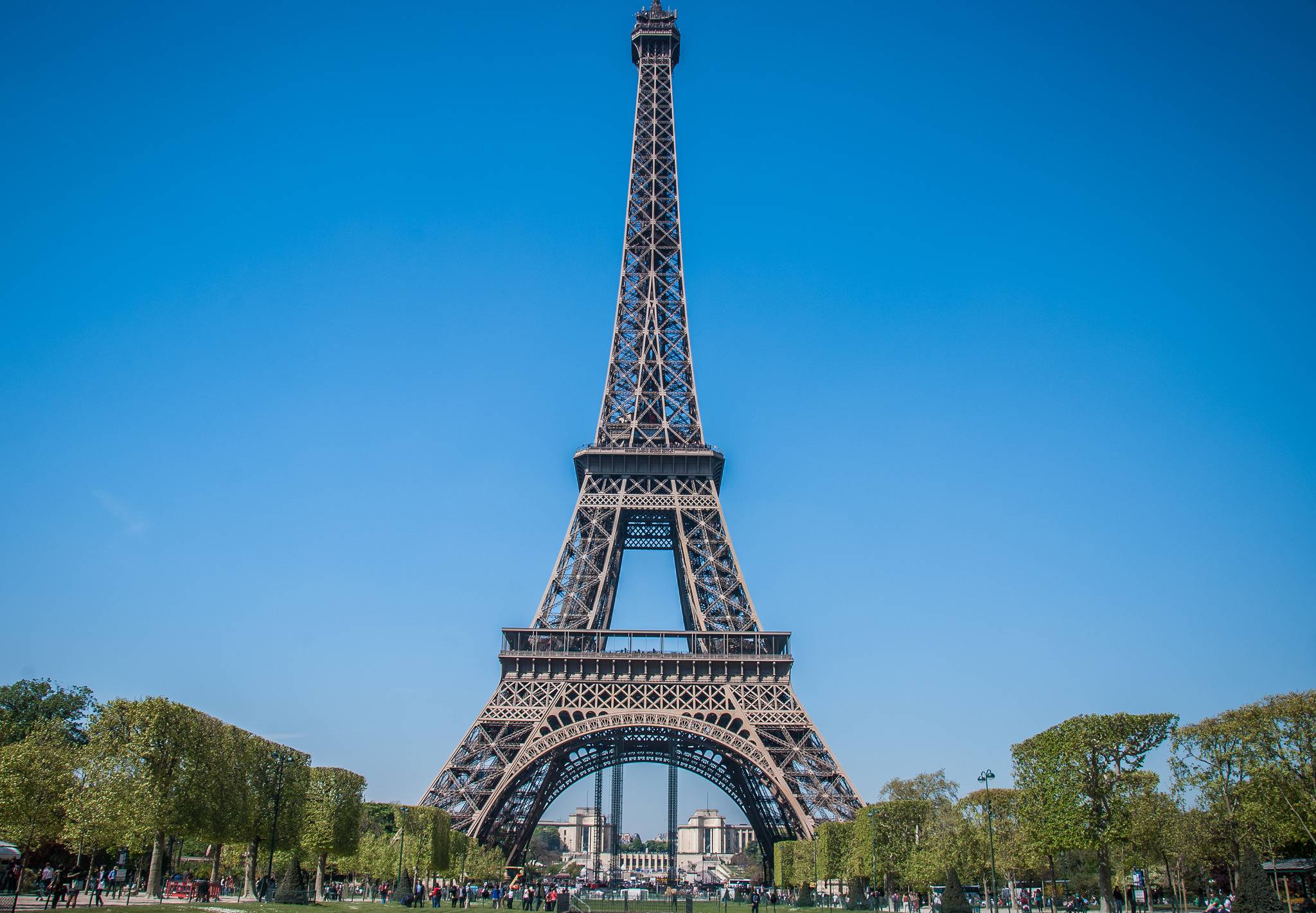 Vé máy bay EVA Air giá rẻ đi Paris – Pháp