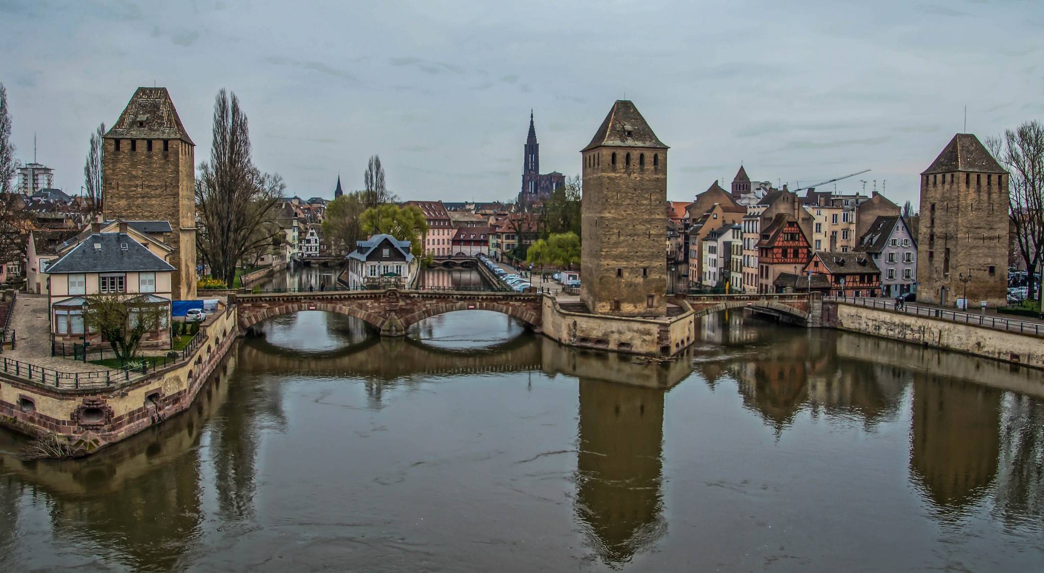 Vé máy bay EVA Air giá rẻ đi Strasbourg – Pháp