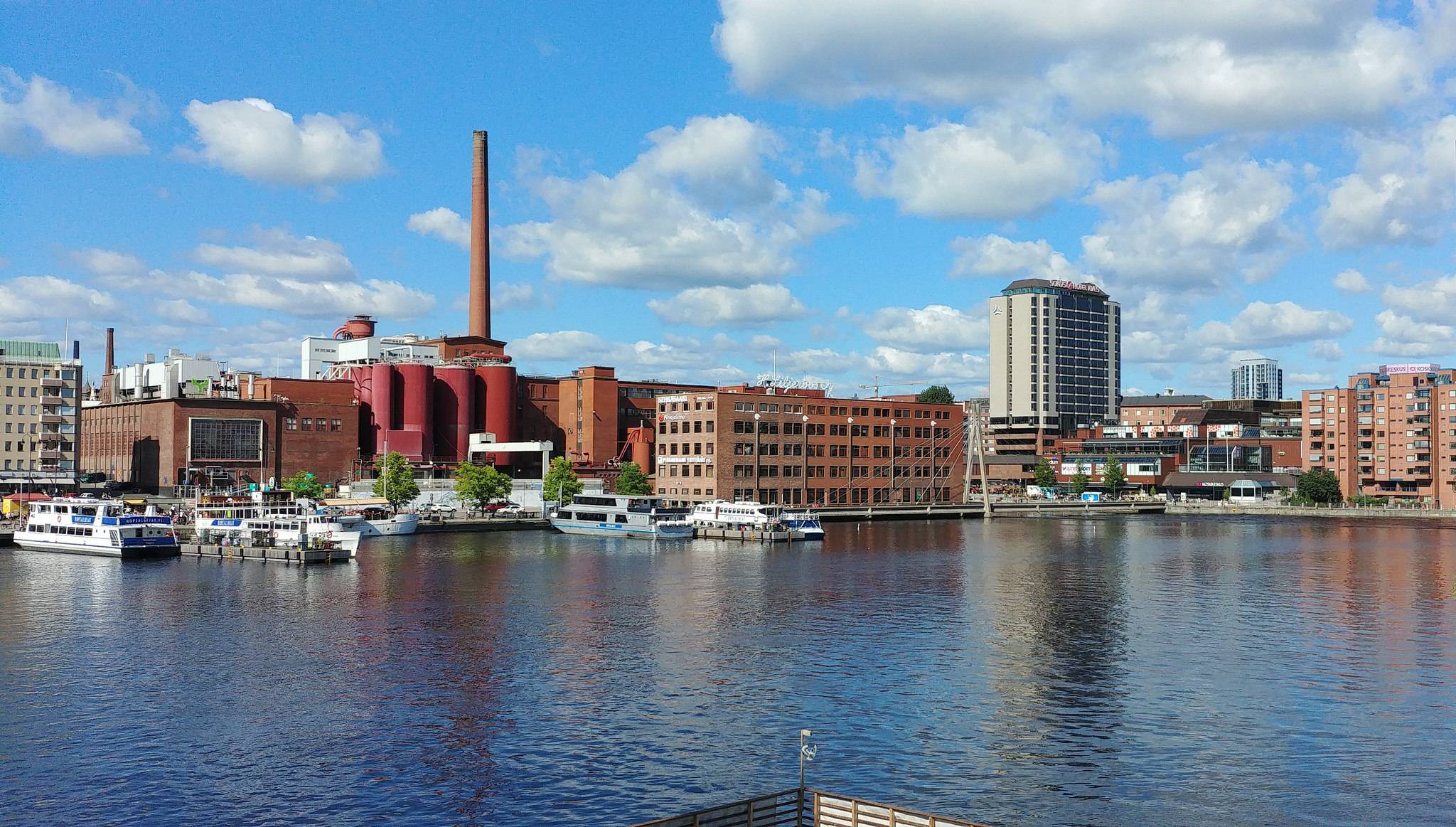 ve-may-bay-di-tampere-gia-re-1-604.jpg