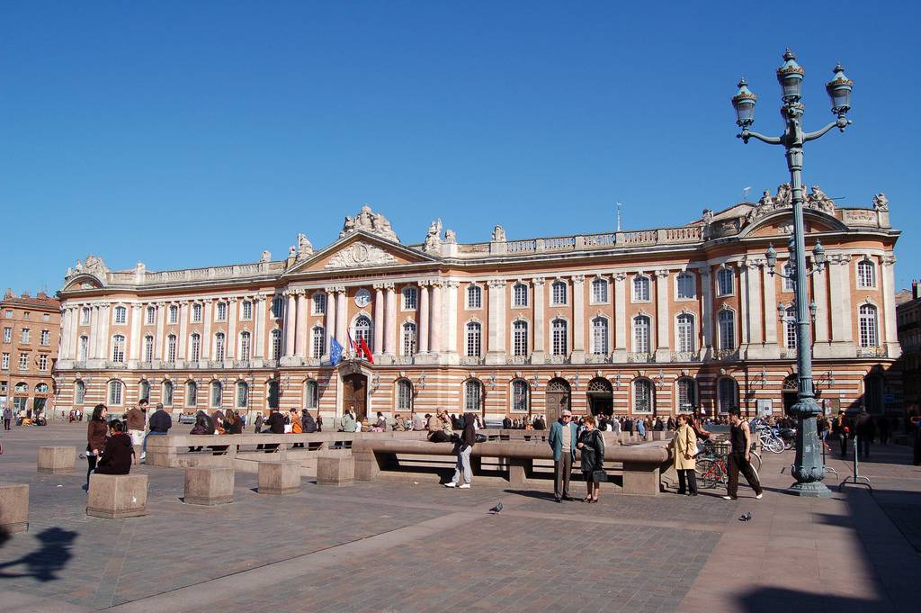 Vé máy bay EVA Air giá rẻ đi Toulouse – Pháp