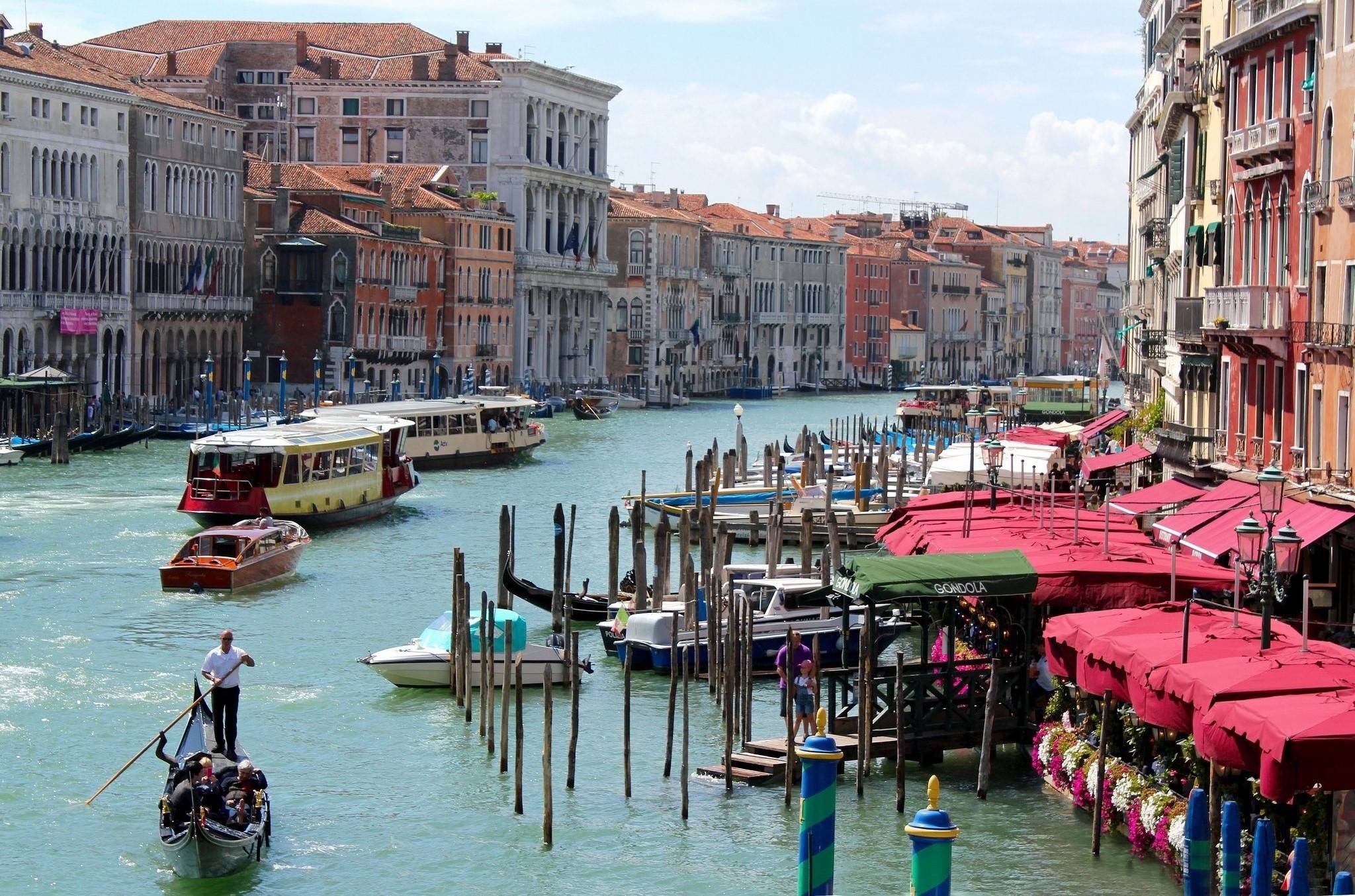 ve-may-bay-di-venice-gia-re-1-305.jpg