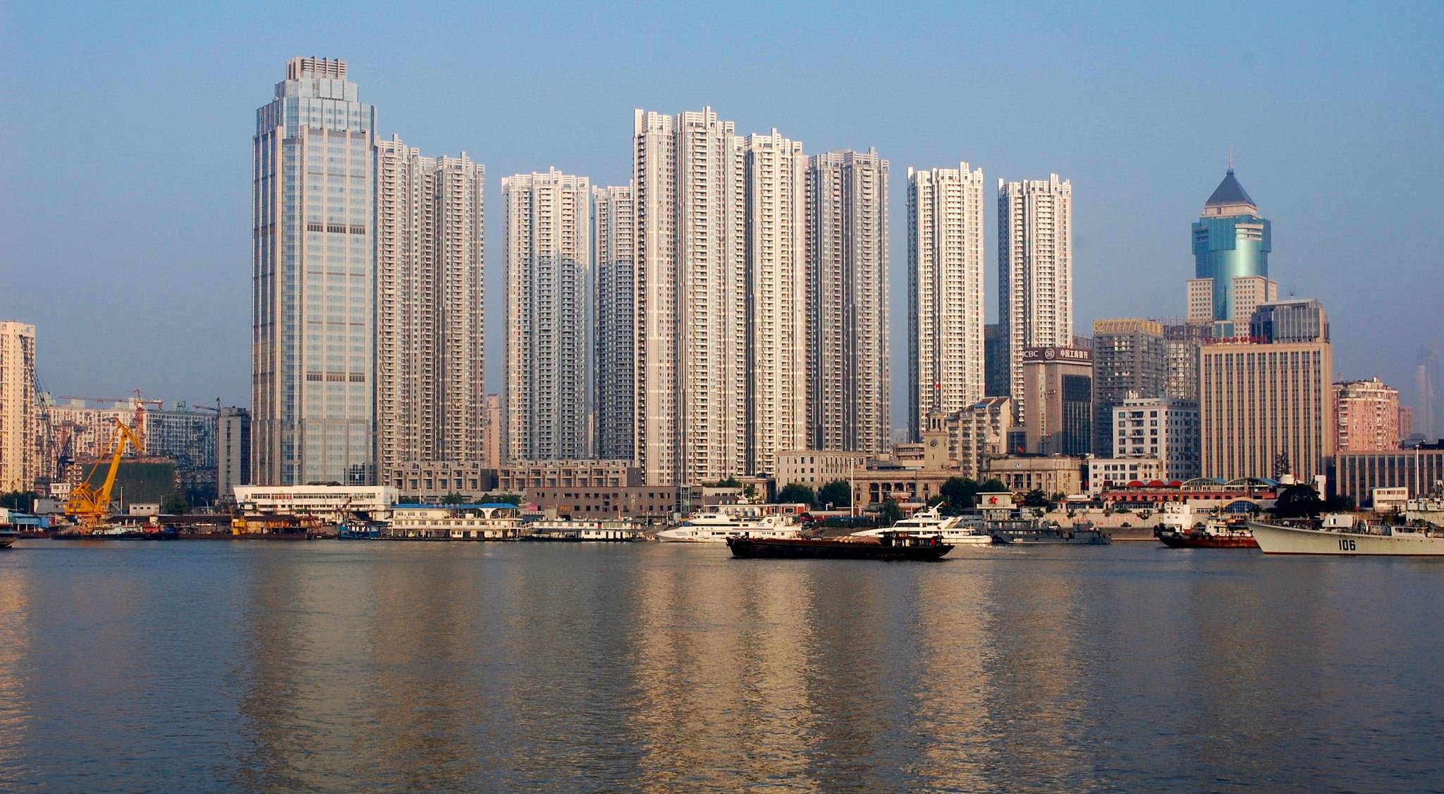 ve-may-bay-di-vu-han-gia-re-1-677.jpg