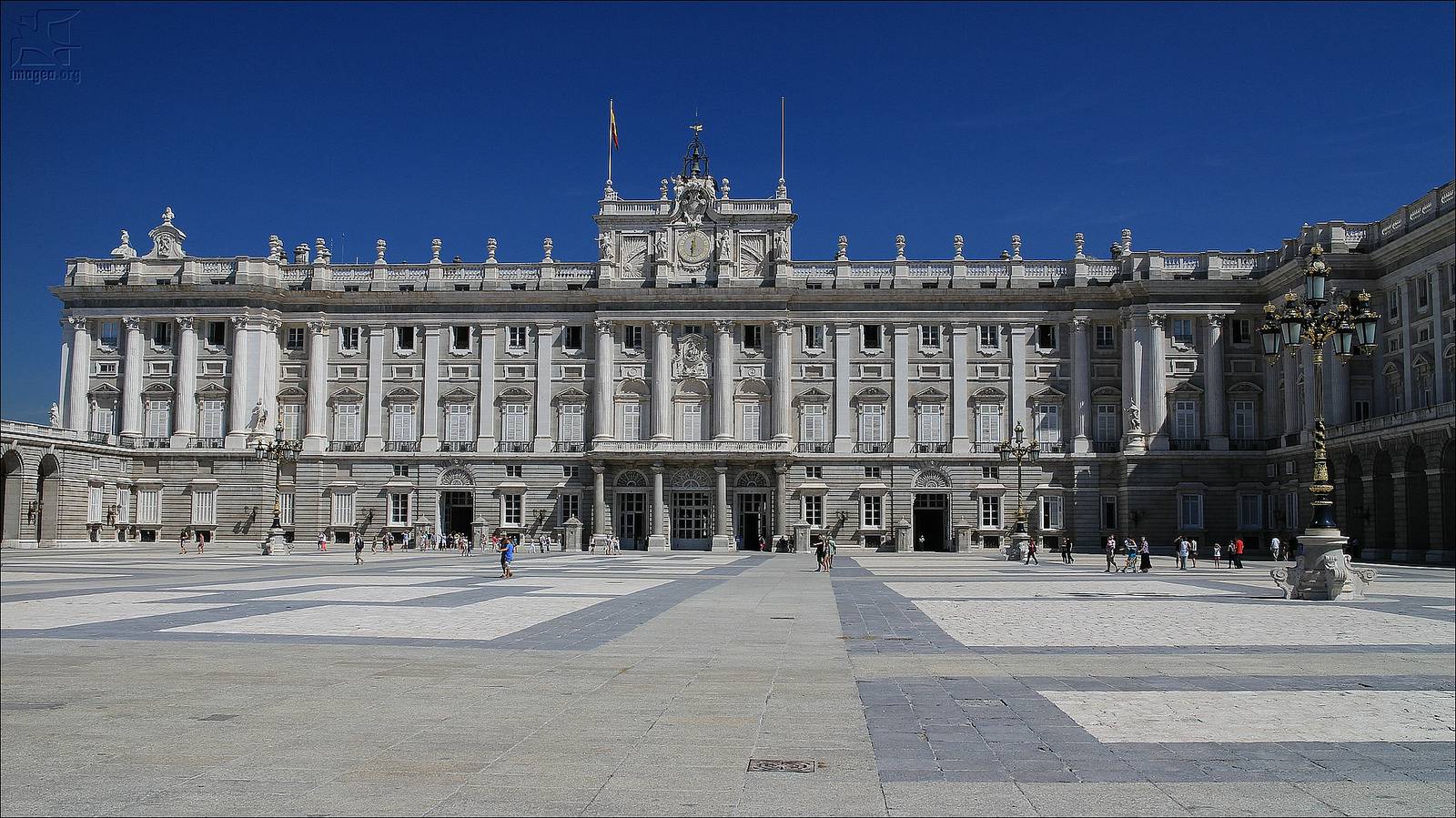 Vé máy bay EVA Air giá rẻ đi Madrid – Tây Ban Nha